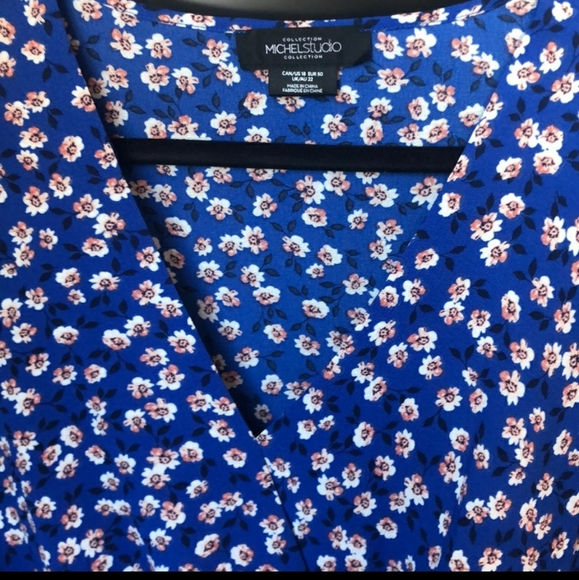 Beautiful Floral Blouse - Plus Size - Picture 3 of 11